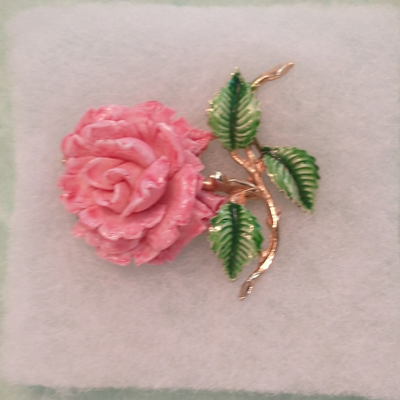 Vintage, unsigned pink rose and gold tone brooch. 2 inch. - Picture 4 of 5
